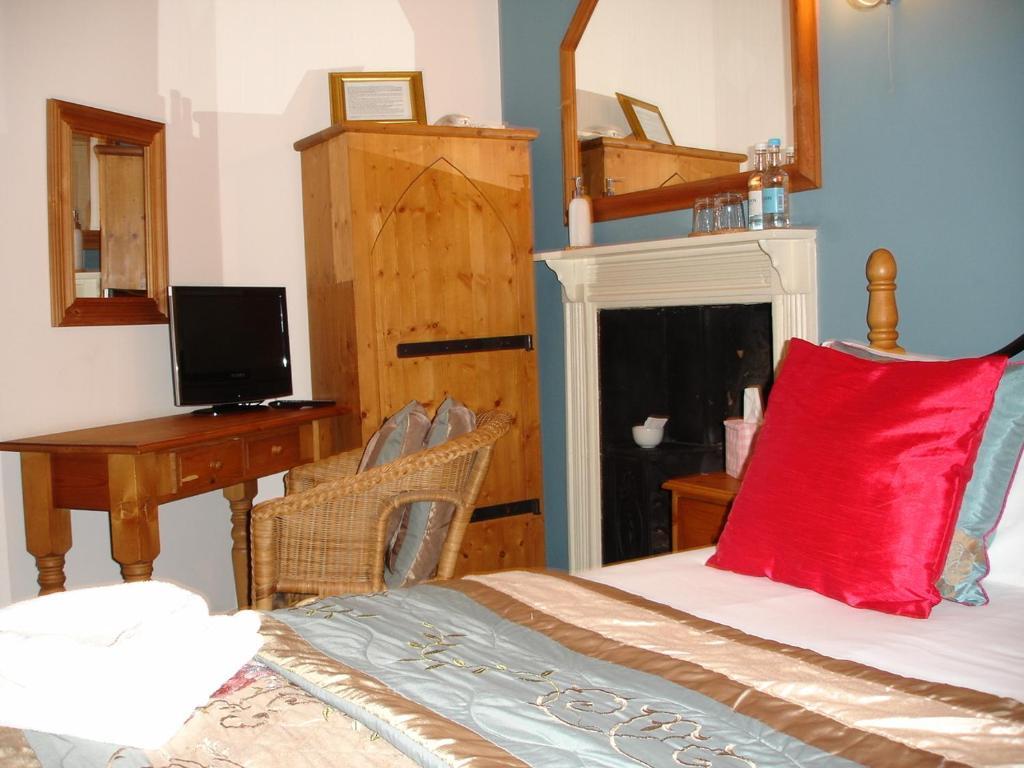 The Tollgate Inn Bradford-On-Avon Bagian luar foto