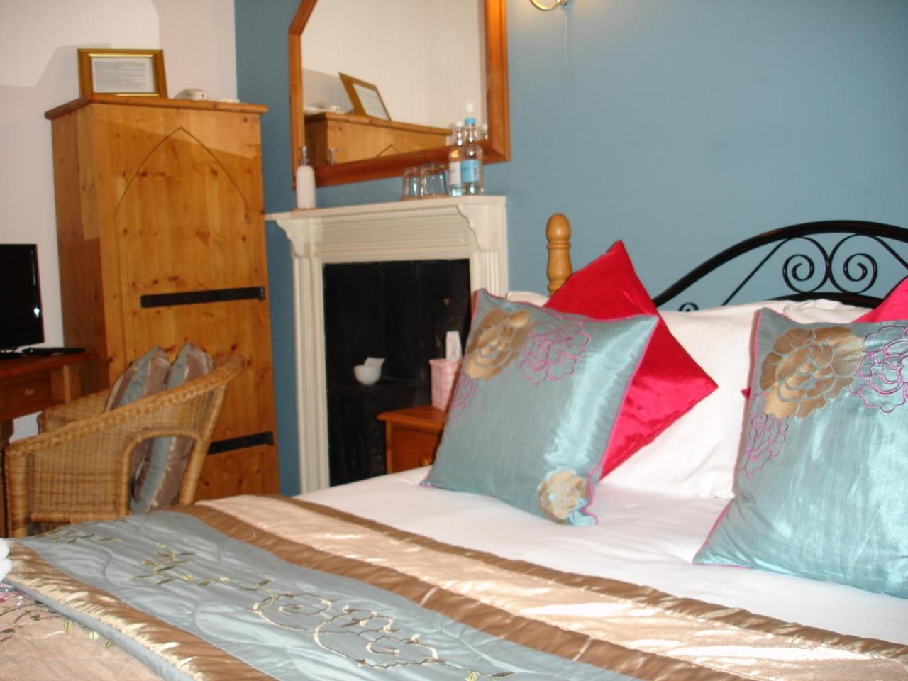 The Tollgate Inn Bradford-On-Avon Bagian luar foto