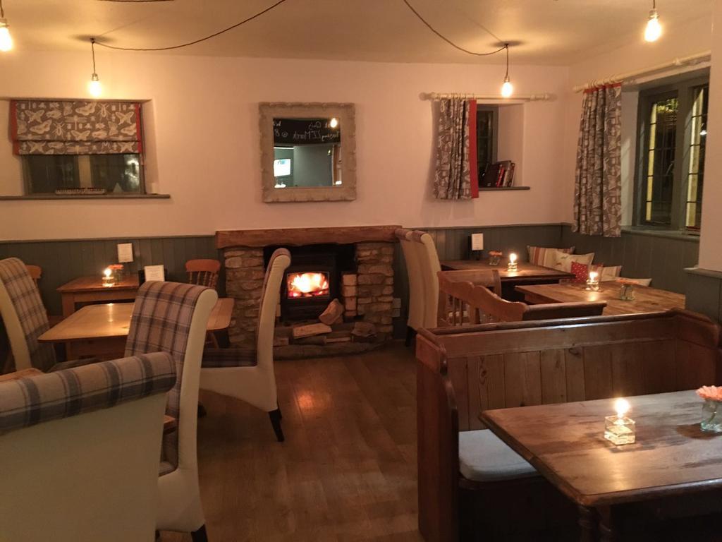 The Tollgate Inn Bradford-On-Avon Bagian luar foto