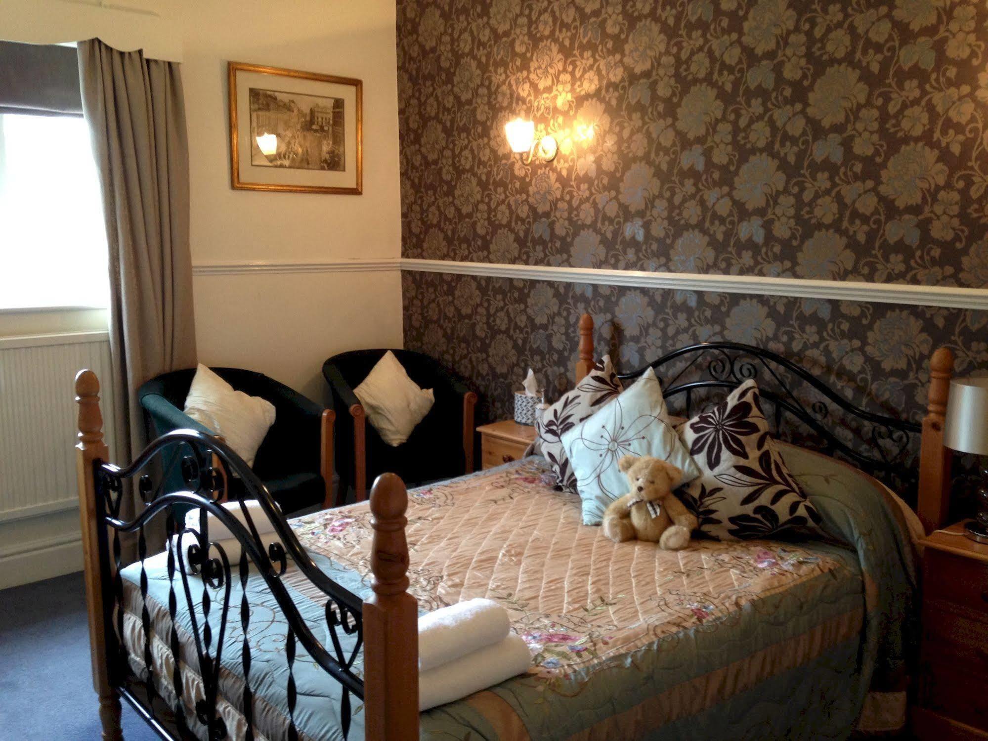 The Tollgate Inn Bradford-On-Avon Bagian luar foto